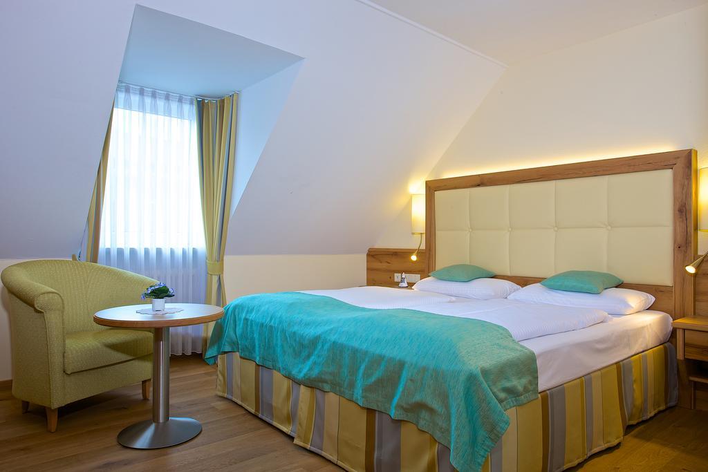 Hotel Am Schlossberg Erding Eksteriør bilde